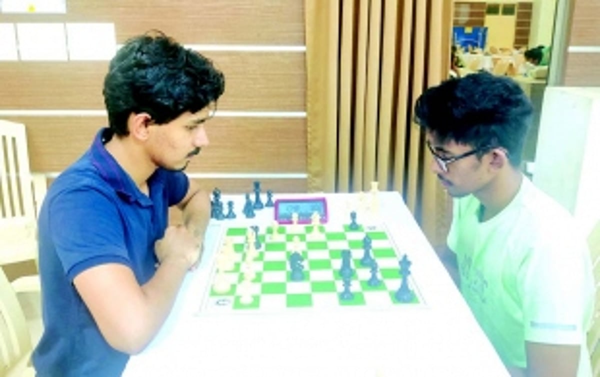 IM Ritviz leads with 11 others