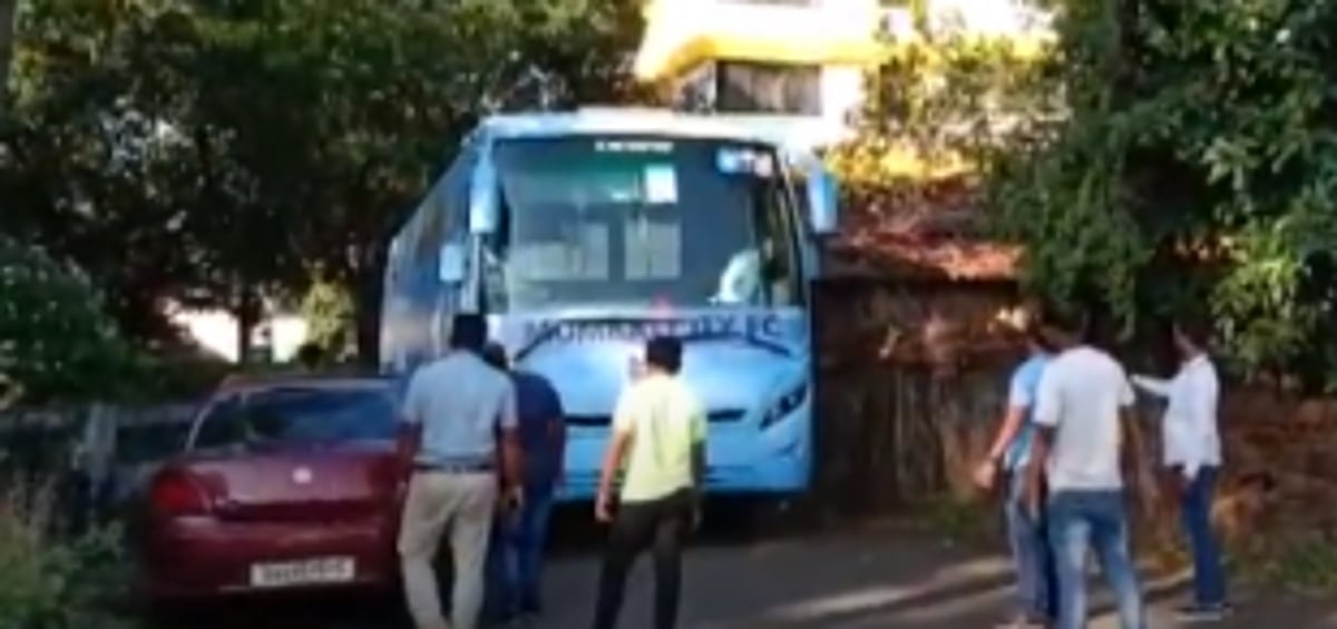 ISL officials confronted, bus ferrying  players stopped at Nagoa playground