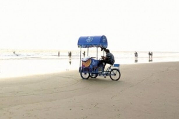 Ice-cream vendors, masseuses do brisk business at Arambol beach as cops prefer to see no evil