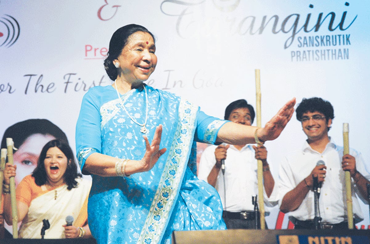 Iconic singer Padma Vibhushan Asha Bhosle couldn't help herself from dancing to the beats of her favourite Marathi song at a musical concert at Kala Academy on Sunday.