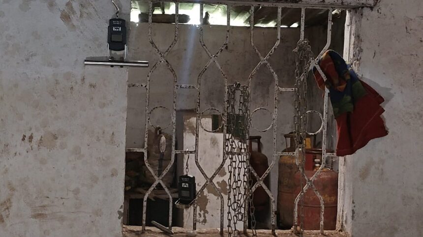Illegal Gas Cylinder Racket Busted in Seraulim; 80 Cylinders Seized, 5 Arrested 1 Illegal Gas Cylinder Racket Busted in Seraulim; 80 Cylinders Seized, 5 Arrested