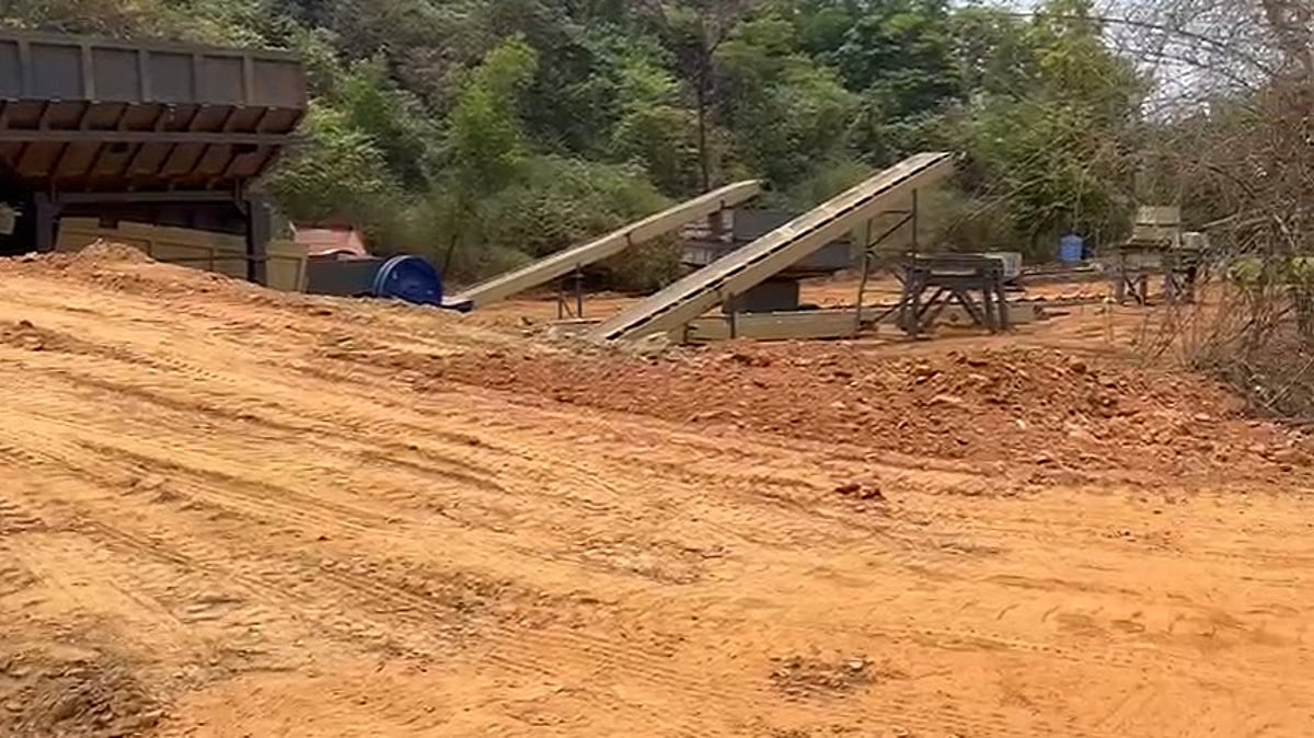 Illegal Stone Crusher Operation in Sanvordem Sparks Outrage, Locals Demand Immediate Action