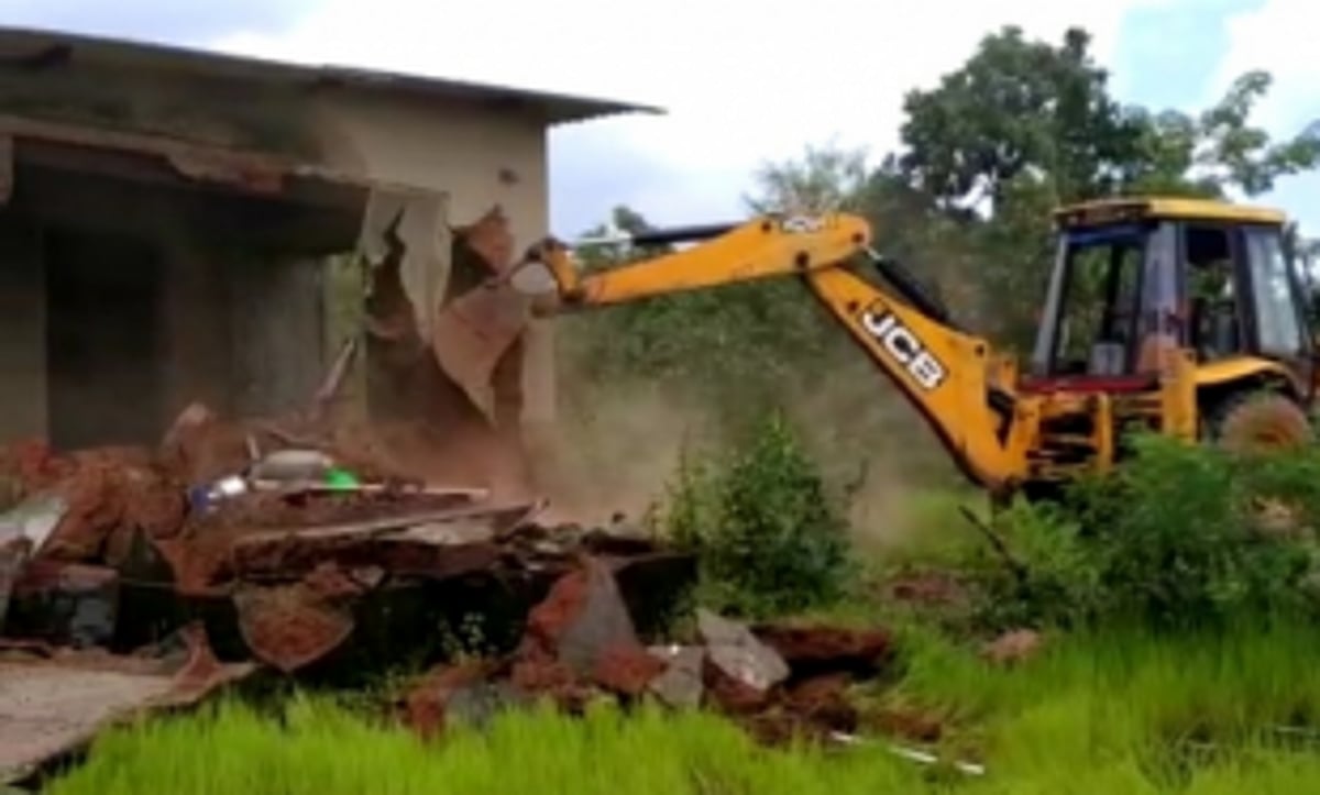 Illegal constructions on govt  land at Sanguem demolished