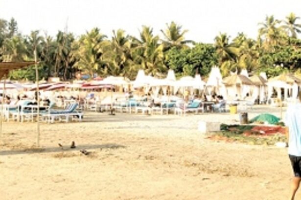 Illegal deck beds clutter Morjim beach once again