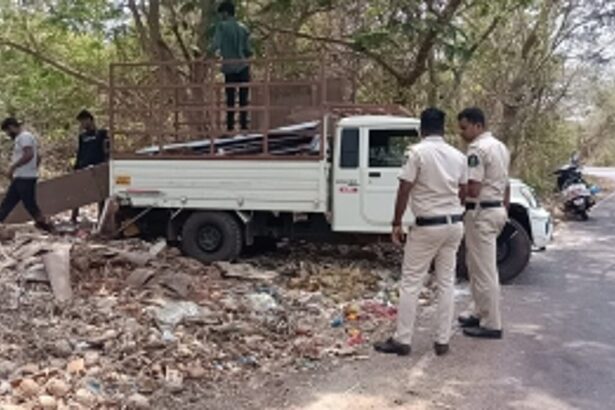 Illegal garbage dumping busted by locals at Ganeshpuri, Mapusa; Urge police to impose fine