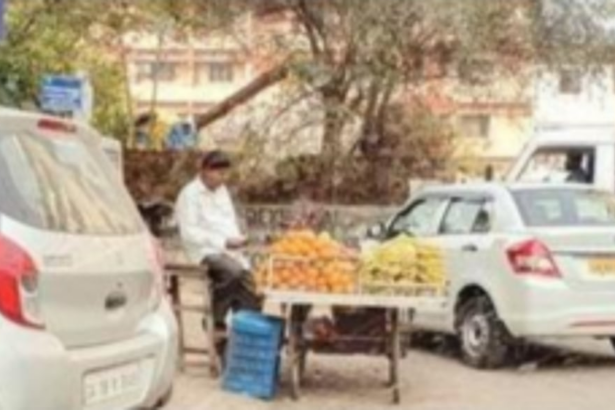 Illegal handcarts doing business on Margao’s main roads add to traffic chaos