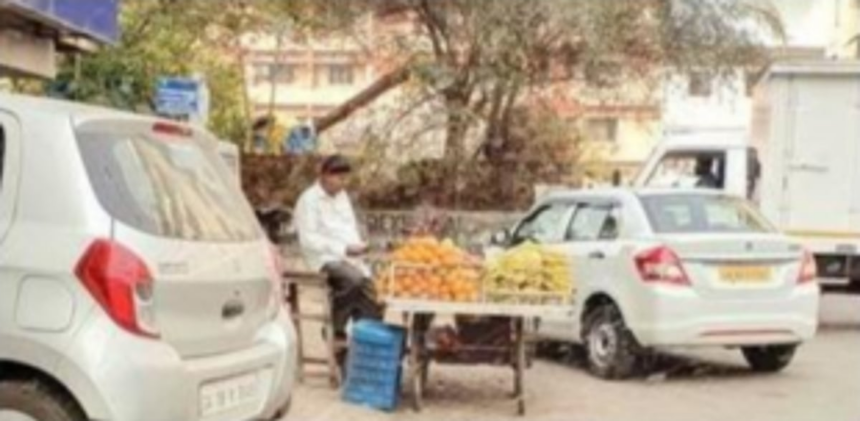 Illegal handcarts doing business on Margao’s main roads add to traffic chaos