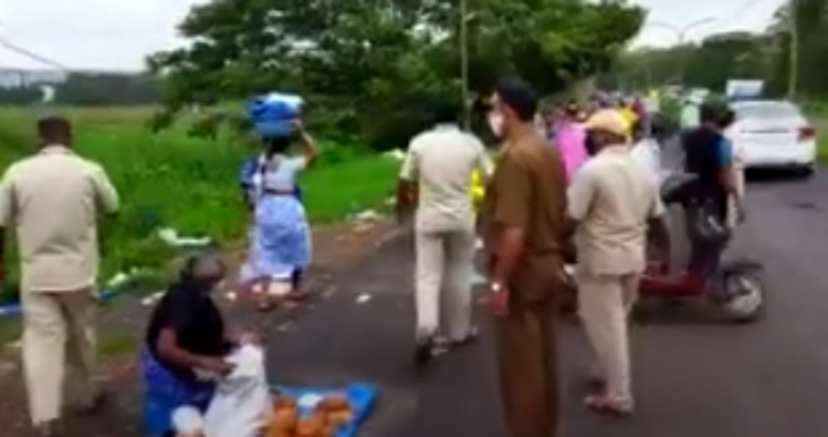 Illegal parking of fish vehicles near Margao Fish Market continues