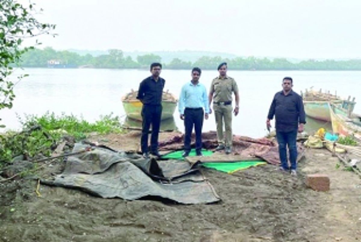 Illegal sand dumps found in surprise  raid by Bardez mamlatdar at Camurlim