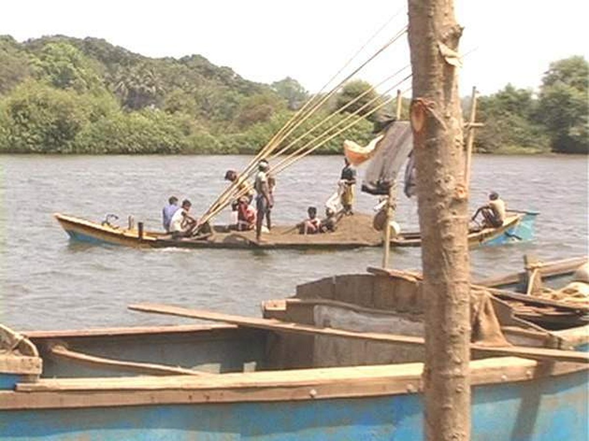 Illegal sand extraction being carried out along side Vaxim Island.