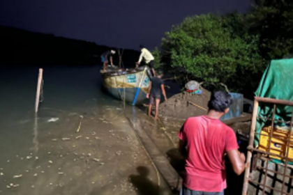 Illegal sand extraction operation foiled, two trucks seized by Mamlatdar office in Siolim