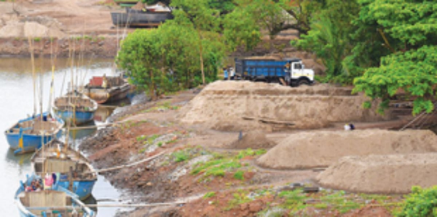 Illegal sand mining site at Colvale raided; truck, canoe seized 1 Illegal sand mining site at Colvale raided; truck, canoe seized