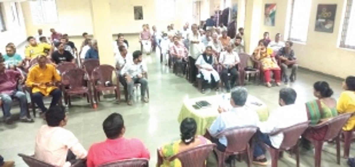 Illegal scrapyards dominate Kavlem Gram Sabha as locals worry about fire, pollution issues