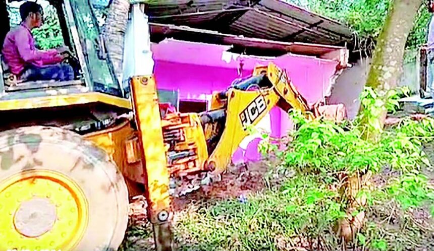 Illegal structures demolished in Calangute 1 Illegal structures demolished in Calangute