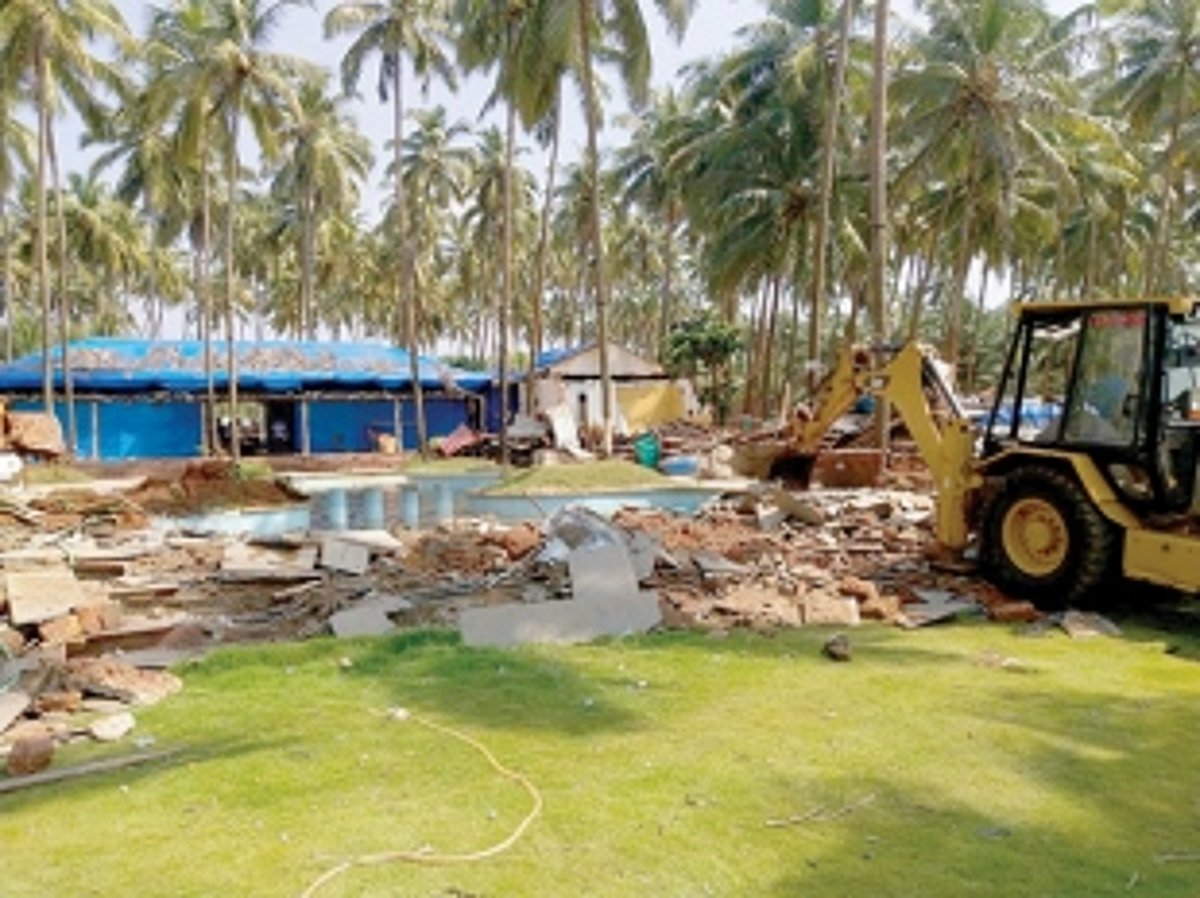 Illegal structures on Ashwem, Morjim  and Mandrem beaches demolished