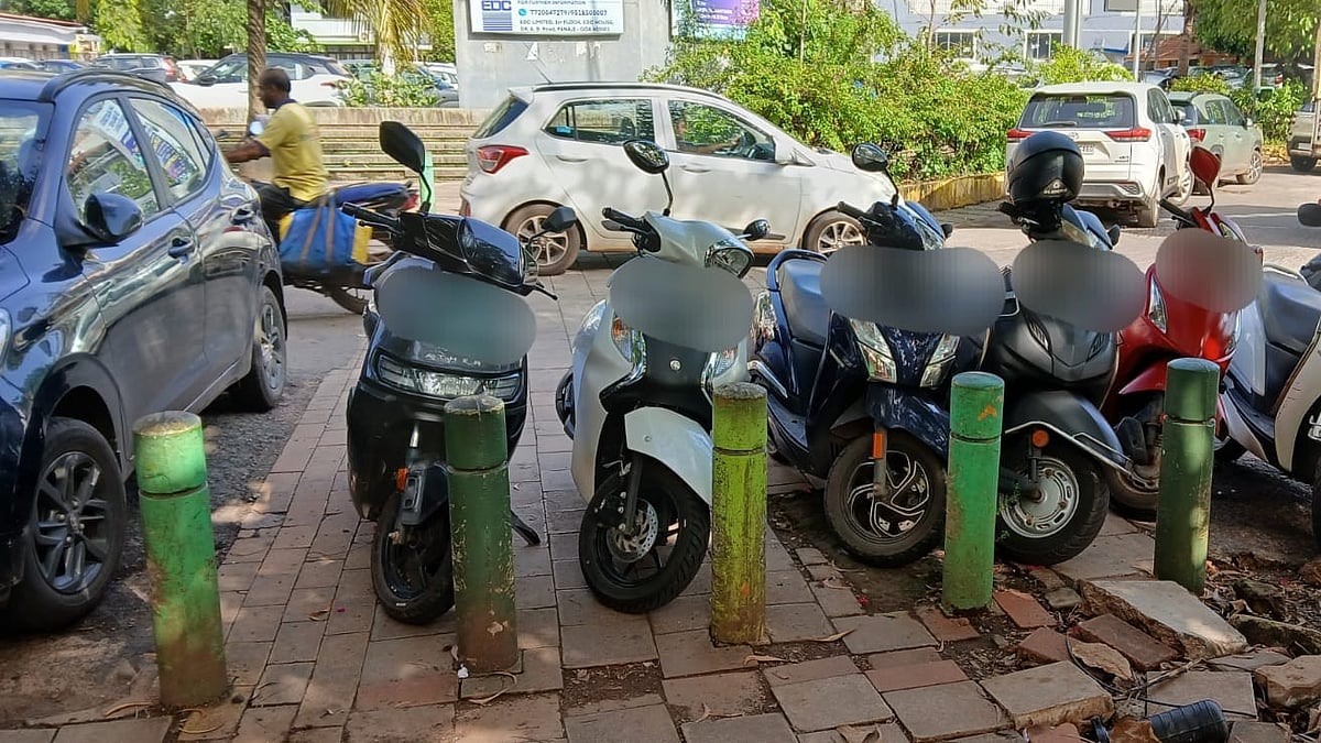 Improper Parking Near Bollards at Pato, Panjim Irks Pedestrians