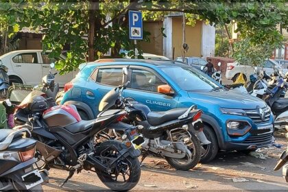 Improper Parking near Margao KTC Busstand: Four-Wheelers Blocking Two-Wheeler Spaces
