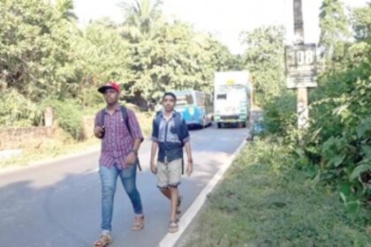 Improper, uncleared shoulders on NH 66 at Mastimoll poses danger to pedestrians