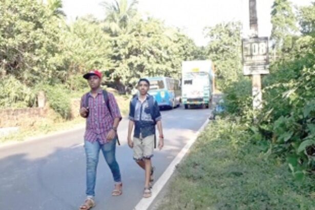 Improper, uncleared shoulders on NH 66 at Mastimoll poses danger to pedestrians