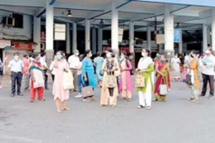 In GREEN ZONE, public transport flashes a RED LIGHT