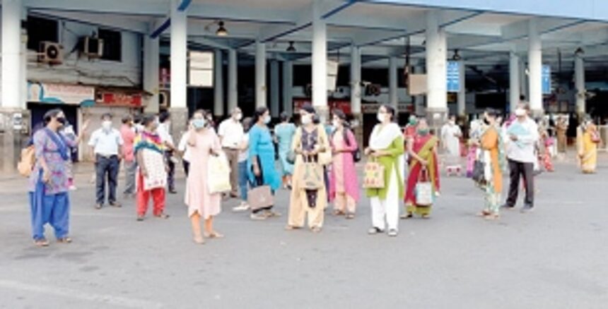 In GREEN ZONE, public transport flashes a RED LIGHT