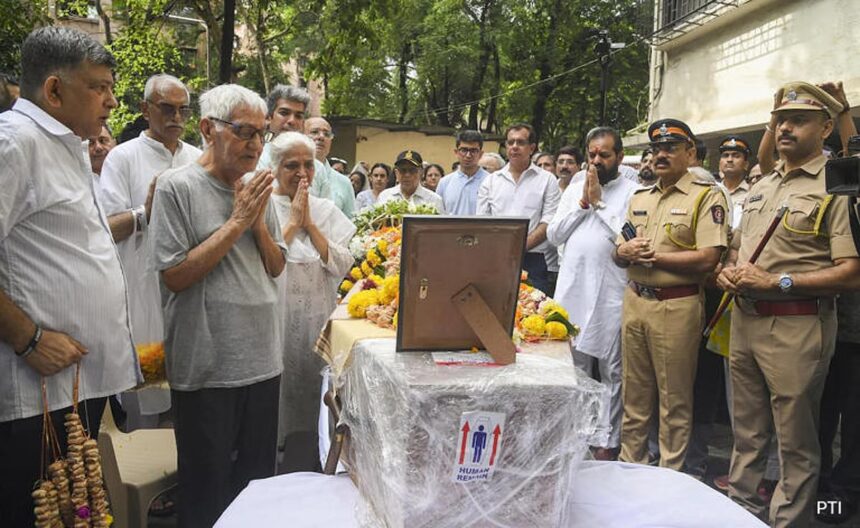 In Tears and Silence, Captain Sumeet Sabharwal’s Father Gives Final Tribute to His Son 1 In Tears and Silence, Captain Sumeet Sabharwal’s Father Gives Final Tribute to His Son