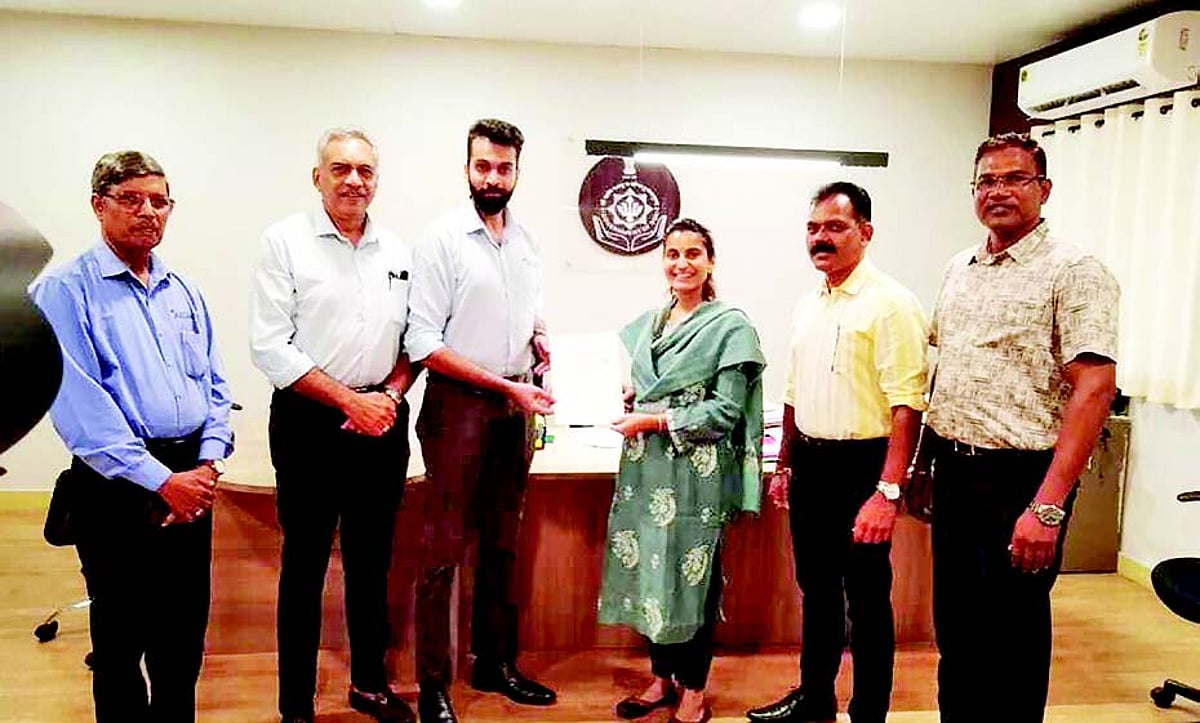 In a first, Bicholim-based distiller bags GI tag for bottling Caju Feni