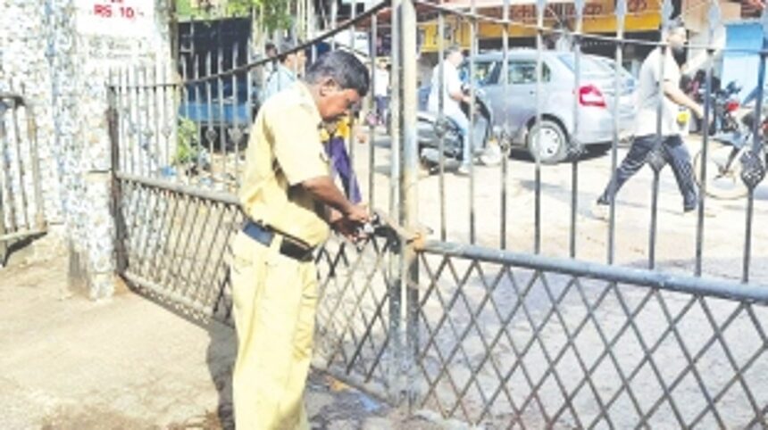In crackdown on unregistered fish traders, Dept shuts jetties 1 In crackdown on unregistered fish traders, Dept shuts jetties
