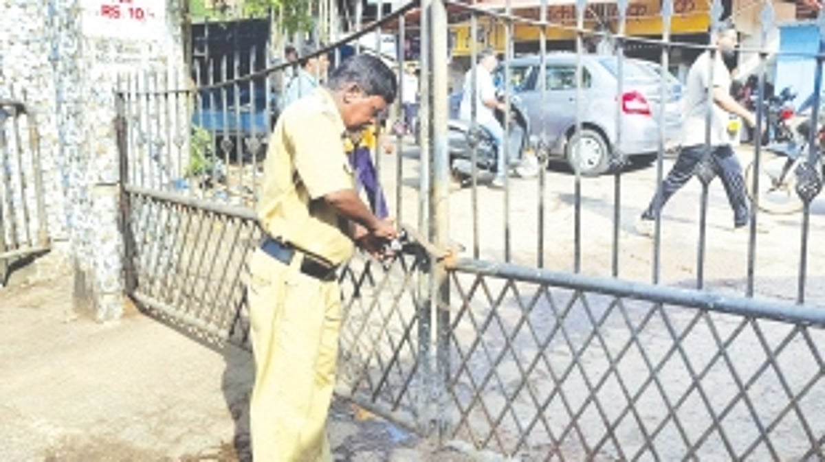 In crackdown on unregistered  fish traders, Dept shuts jetties