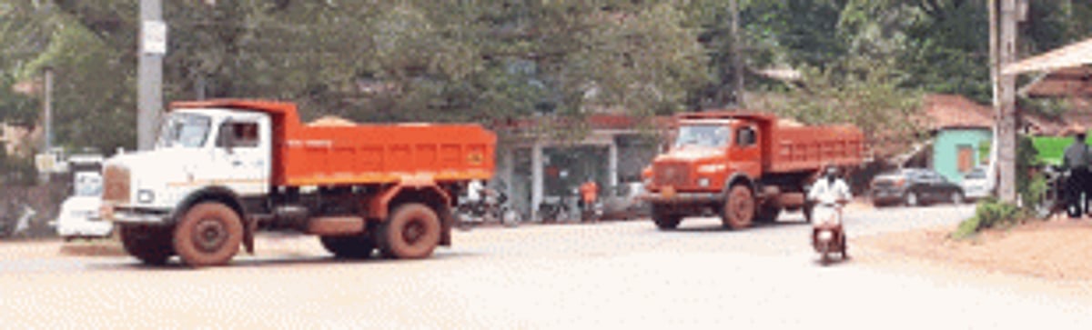 In curfew, ore transportation  in full swing at Sanvordem