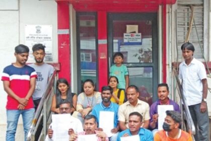 In show of support for seven retrenched  postmen, Ponda locals threaten agitation