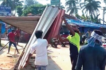 In swift morning operation, Tourism Department officials raze illegal structures, remove gaddas from Colva Beach