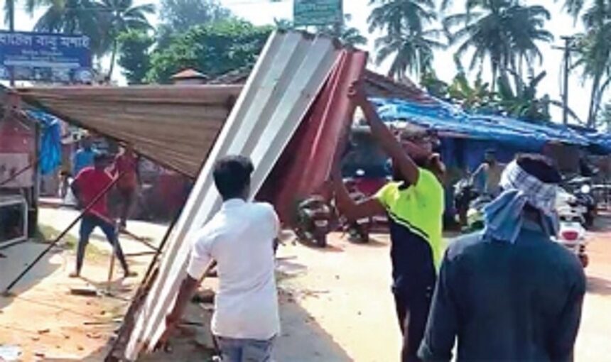 In swift morning operation, Tourism Department officials raze illegal structures, remove gaddas from Colva Beach