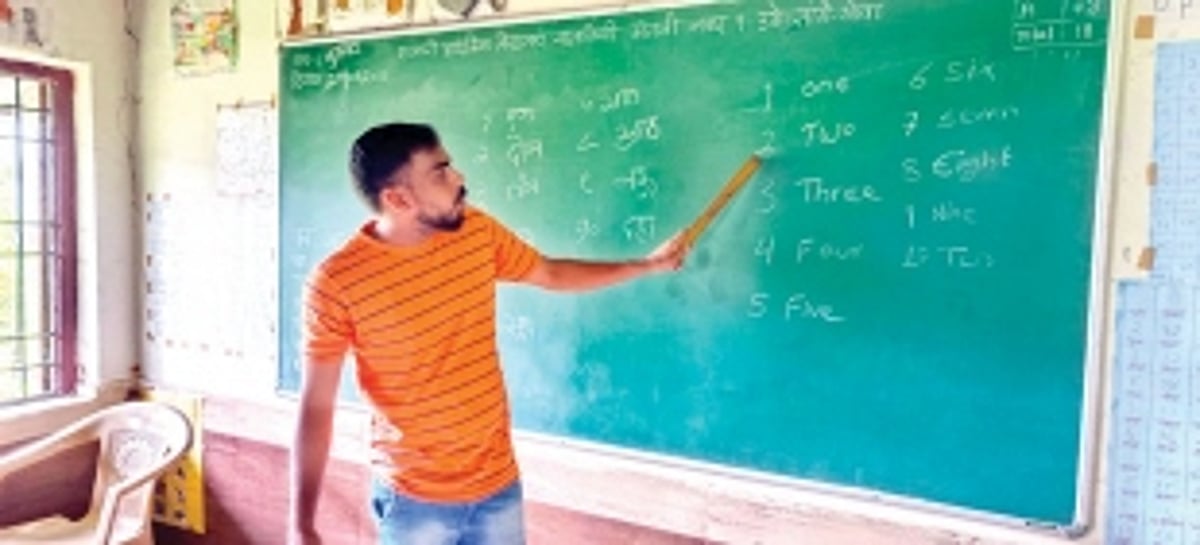 In the land of IIT, a young man teaches  primary kids who have no teacher