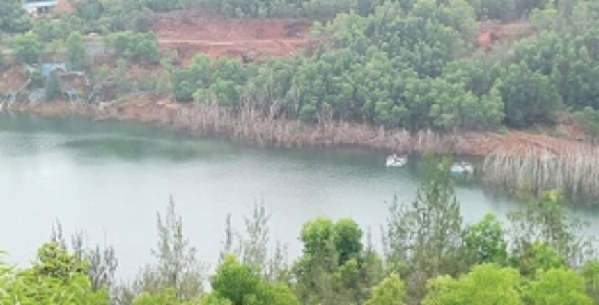 Incessant rain fills mining pit in Bicholim, locals demand precautionary action 1 Incessant rain fills mining pit in Bicholim, locals demand precautionary action