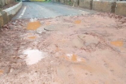 Incomplete sewerage work  at Kapileshwari damages  car on service road
