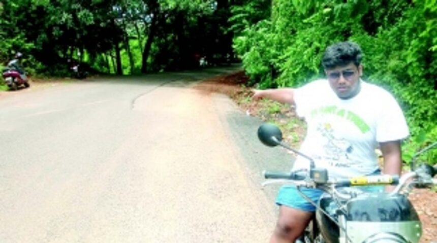 Incomplete tarring leaves road uneven at Donkhamb sharp turn, poses accident risk