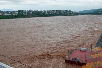 India Sends Urgent Flood Alerts to Pakistan as Tawi River Overflows