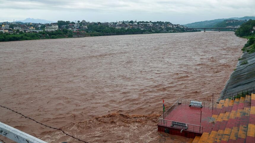 India Sends Urgent Flood Alerts to Pakistan as Tawi River Overflows 1 India Sends Urgent Flood Alerts to Pakistan as Tawi River Overflows