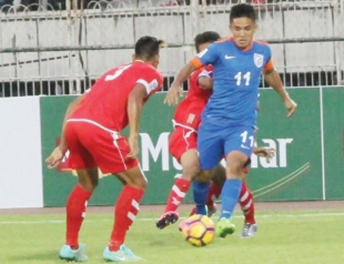 India ride on Chhetri’s late winner