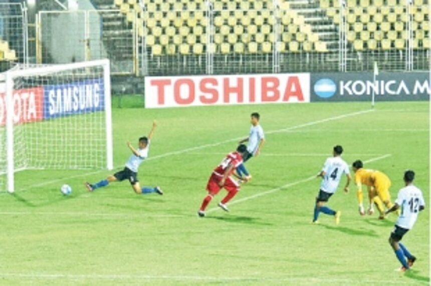 India start off well, struggle in the end