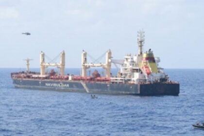 Indian Warship foils Somali pirates' hijacking attempt