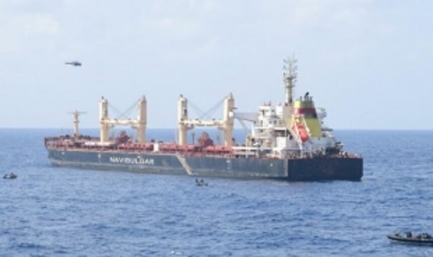 Indian Warship foils Somali pirates' hijacking attempt