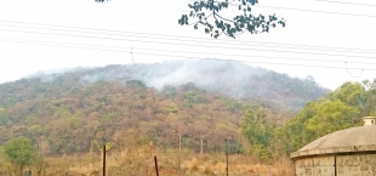 Inferno atop hillock near Sanjivani intensifies