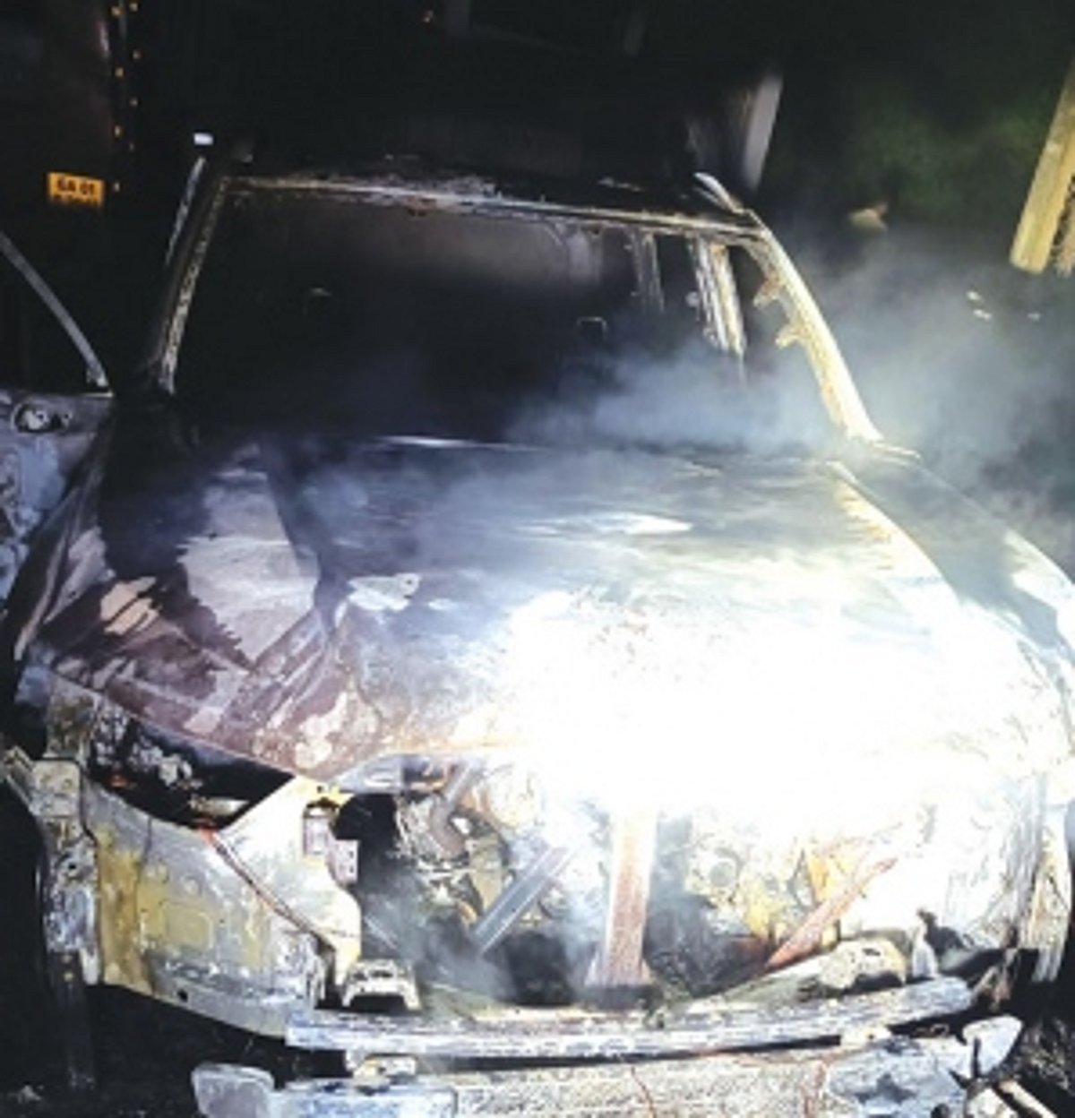 Inferno engulfs SUV  near Reis Magos Fort