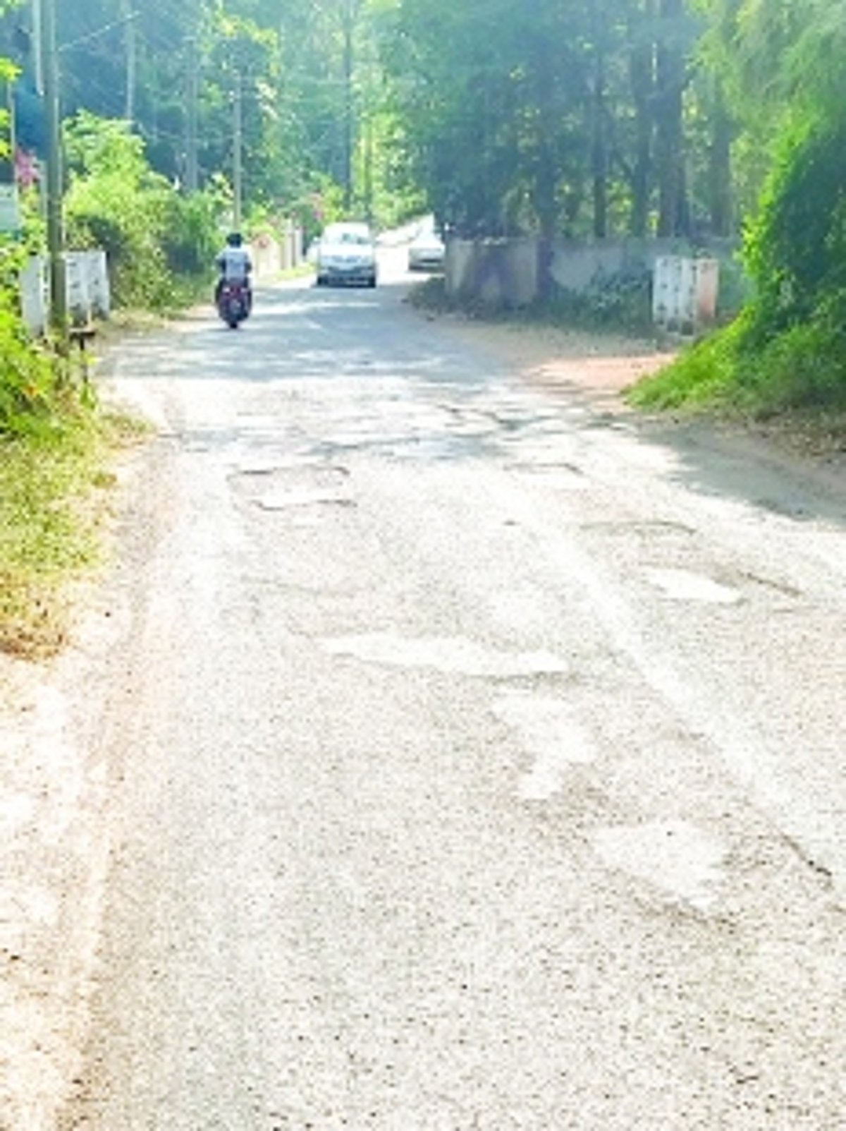 Inroad from Socorro Church to junction Don-Vaddo needs to be hot-mixed