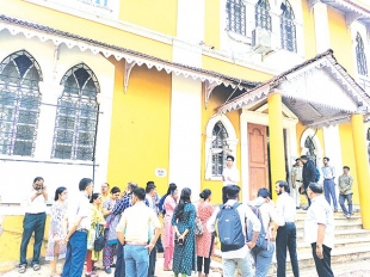 Inside job? Leaving no sign of forced entry, burglar robs gold, valuables from evidence room of JMFC Court