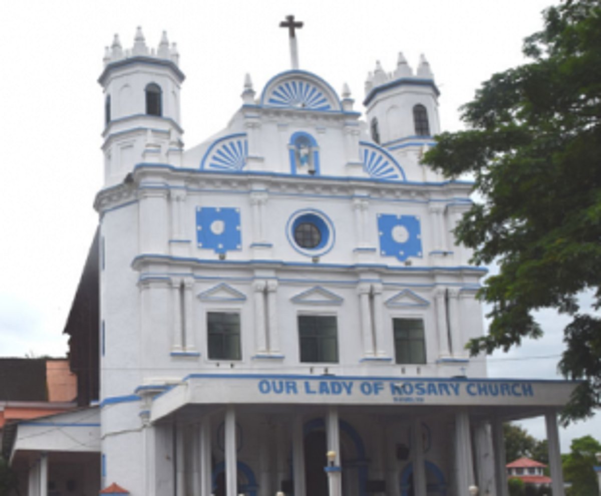 Installation of railings along  Navelim footpaths begin