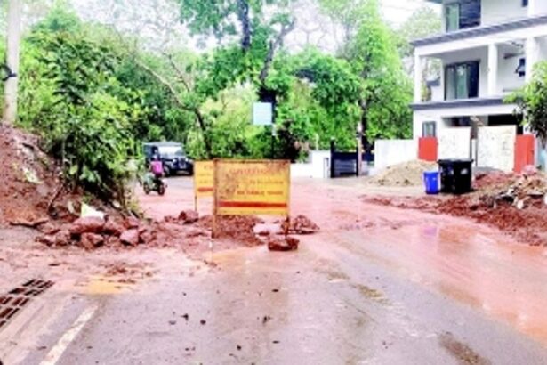 Interior road in Salvador do Mundo needs repairs