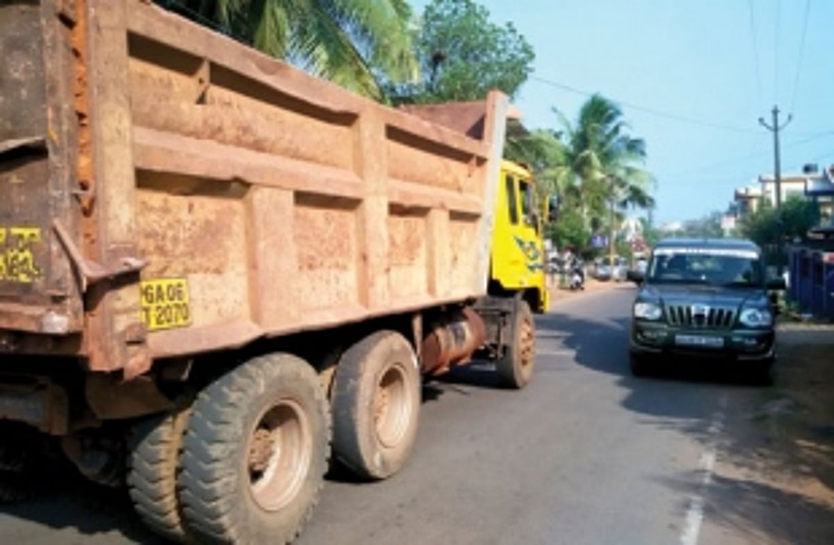 Internal roads at Vidyanagar a death trap for residents and students